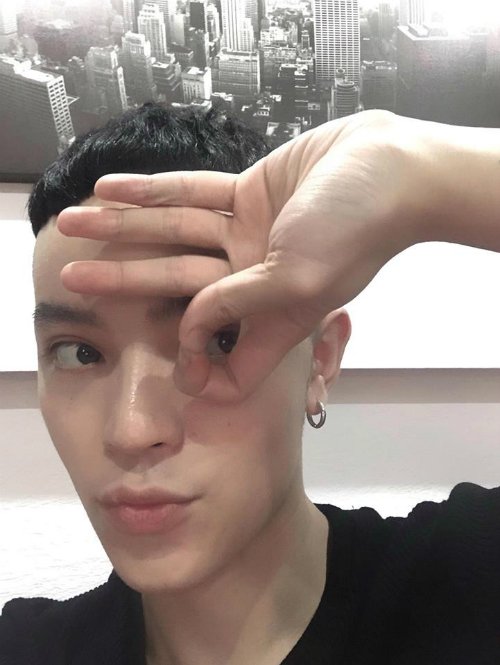 sau-chi-pu-mat-nua-ngay-de-thuc-hien-thanh-hang-cung-keu-troi-vi-trao-luu-dele-challenge-hack-nao-nguoi-thuc-hien