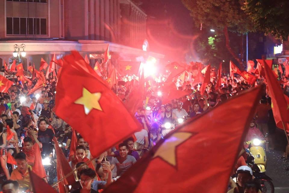 dem-nay-nguoi-viet-nam-khong-ngu