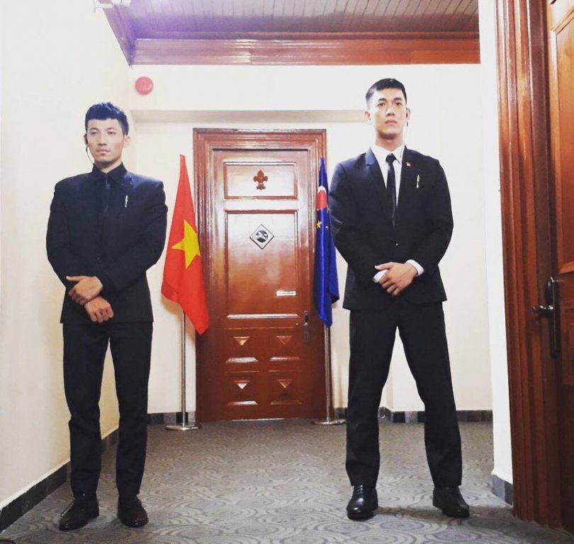 giua-con-bao-u23-hau-due-mat-troi-ban-viet-tung-teaser-khoe-dan-trai-quan-nhan-sau-mui-khong-thua-gi-ban-goc