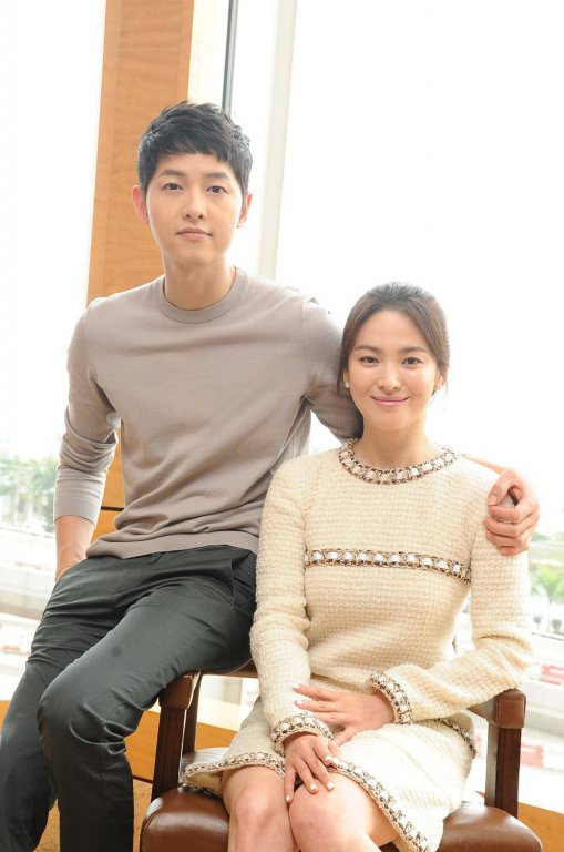 lau-lam-moi-lo-dien-song-hye-kyo-bat-ngo-xuat-hien-tai-san-bay-voi-mai-toc-ngan-ca-tinh-nhat-tu-truoc-den-nay