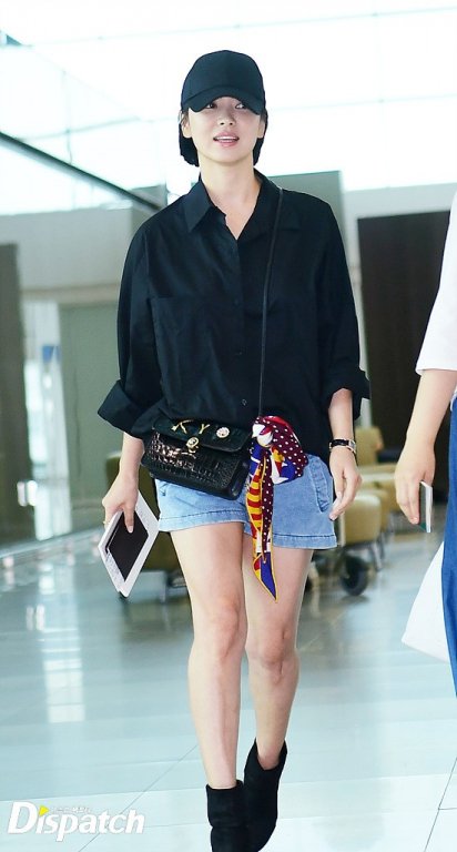 lau-lam-moi-lo-dien-song-hye-kyo-bat-ngo-xuat-hien-tai-san-bay-voi-mai-toc-ngan-ca-tinh-nhat-tu-truoc-den-nay