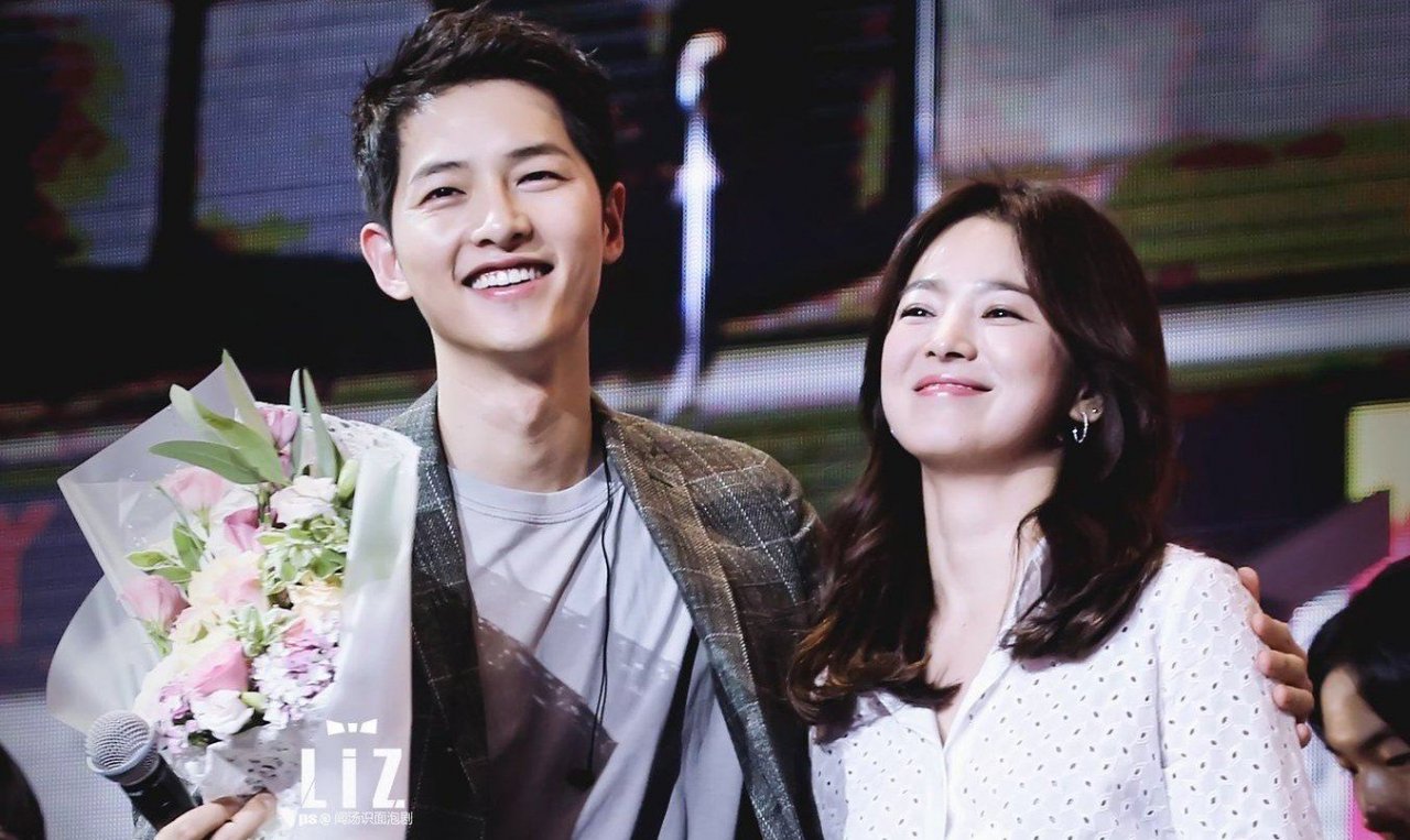 lau-lam-moi-lo-dien-song-hye-kyo-bat-ngo-xuat-hien-tai-san-bay-voi-mai-toc-ngan-ca-tinh-nhat-tu-truoc-den-nay