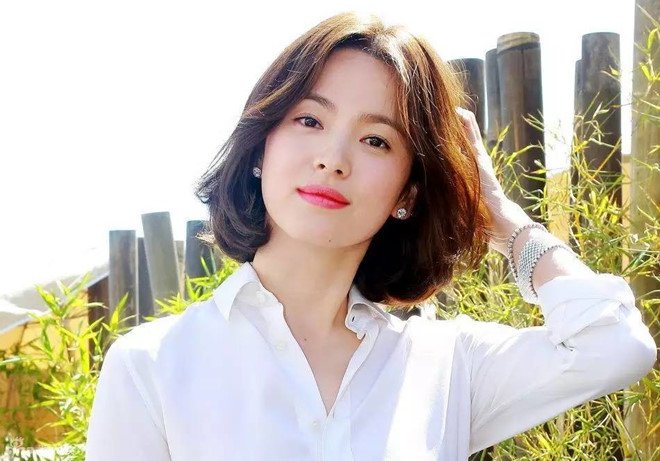 lau-lam-moi-lo-dien-song-hye-kyo-bat-ngo-xuat-hien-tai-san-bay-voi-mai-toc-ngan-ca-tinh-nhat-tu-truoc-den-nay