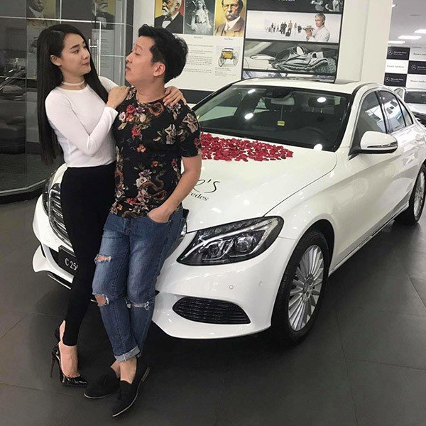 trong-3-nam-yeu-nhau-truong-giang-tang-nhung-mon-qua-gi-cho-nha-phuong