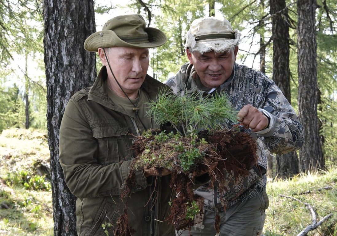 video-tong-thong-putin-nghi-ngoi-giua-nui-rung-tuva