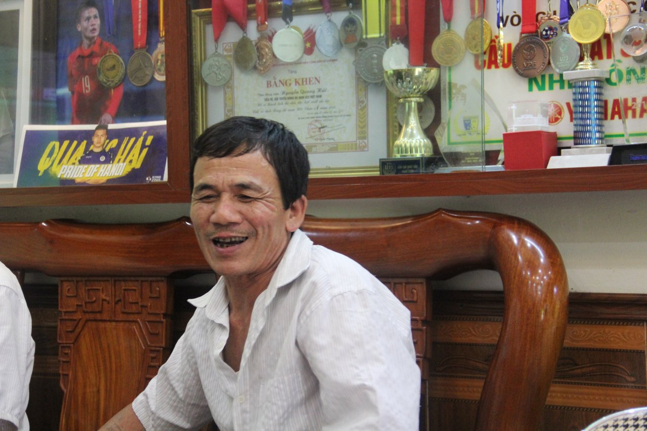 can-canh-khong-khi-nha-tuyen-thu-quang-hai-truoc-gio-bong-lan