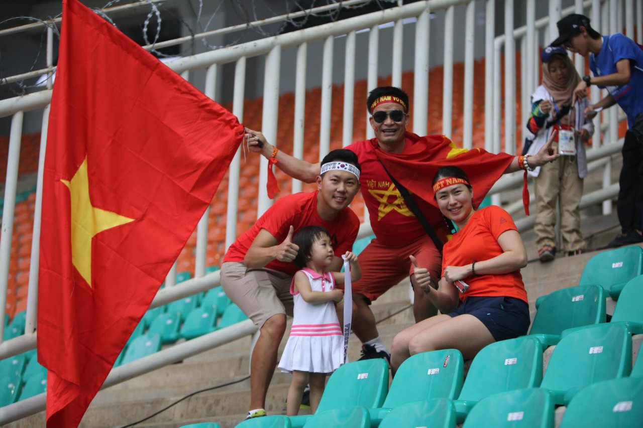 cap-doi-vo-viet-chong-han-o-indonesia-co-vu-cho-tran-dau-giua-viet-nam-va-han-quoc