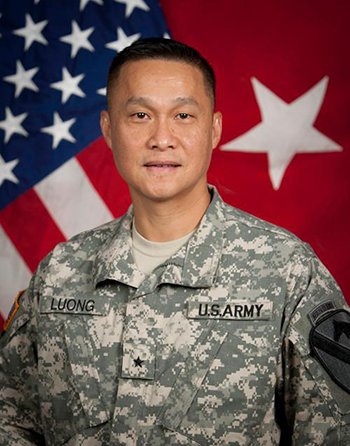 nguoi-goc-viet-dau-tien-lam-tu-lenh-luc-quan-my-tai-nhat-ban
