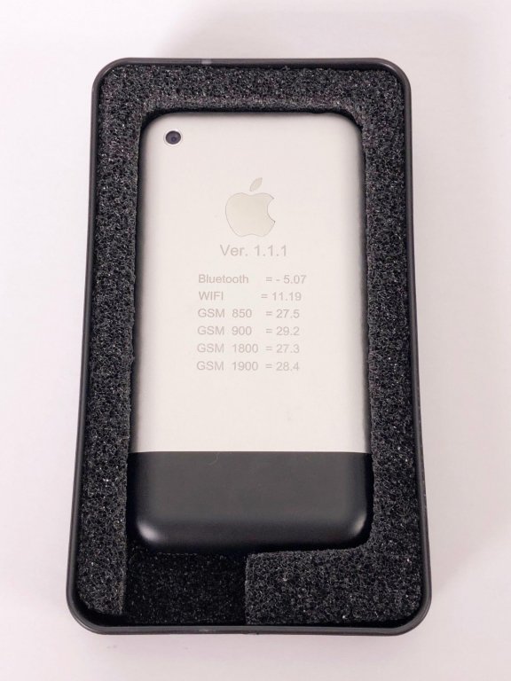 nguyen-mau-iphone-duoc-rao-ban-chuc-nghin-usd-tren-mang