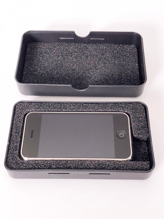 nguyen-mau-iphone-duoc-rao-ban-chuc-nghin-usd-tren-mang