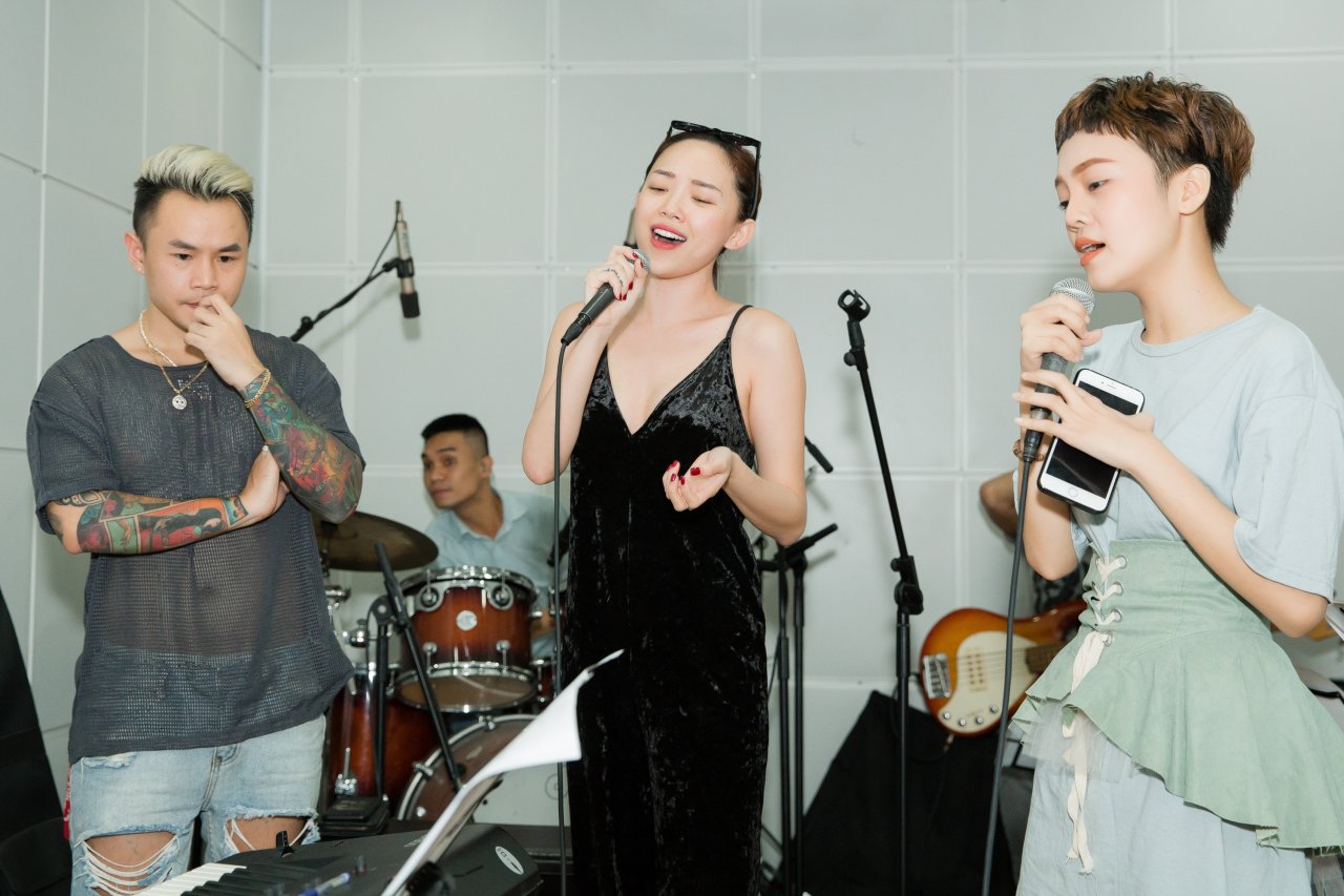 toc-tien-bat-tay-voi-rapper-binz-lam-moi-hit-catena-de-hoc-tro-chinh-chien-tai-chung-ket-giong-hat-viet-2018
