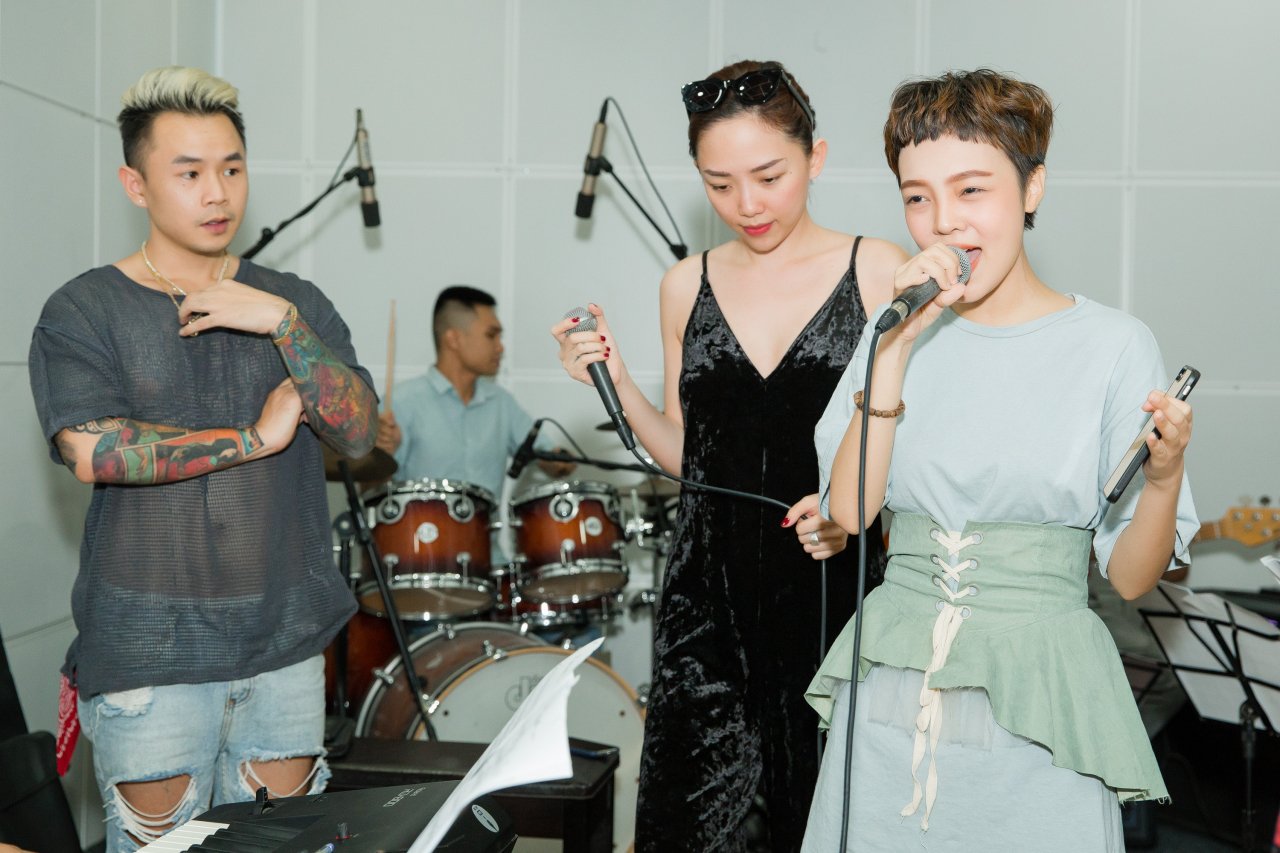 toc-tien-bat-tay-voi-rapper-binz-lam-moi-hit-catena-de-hoc-tro-chinh-chien-tai-chung-ket-giong-hat-viet-2018