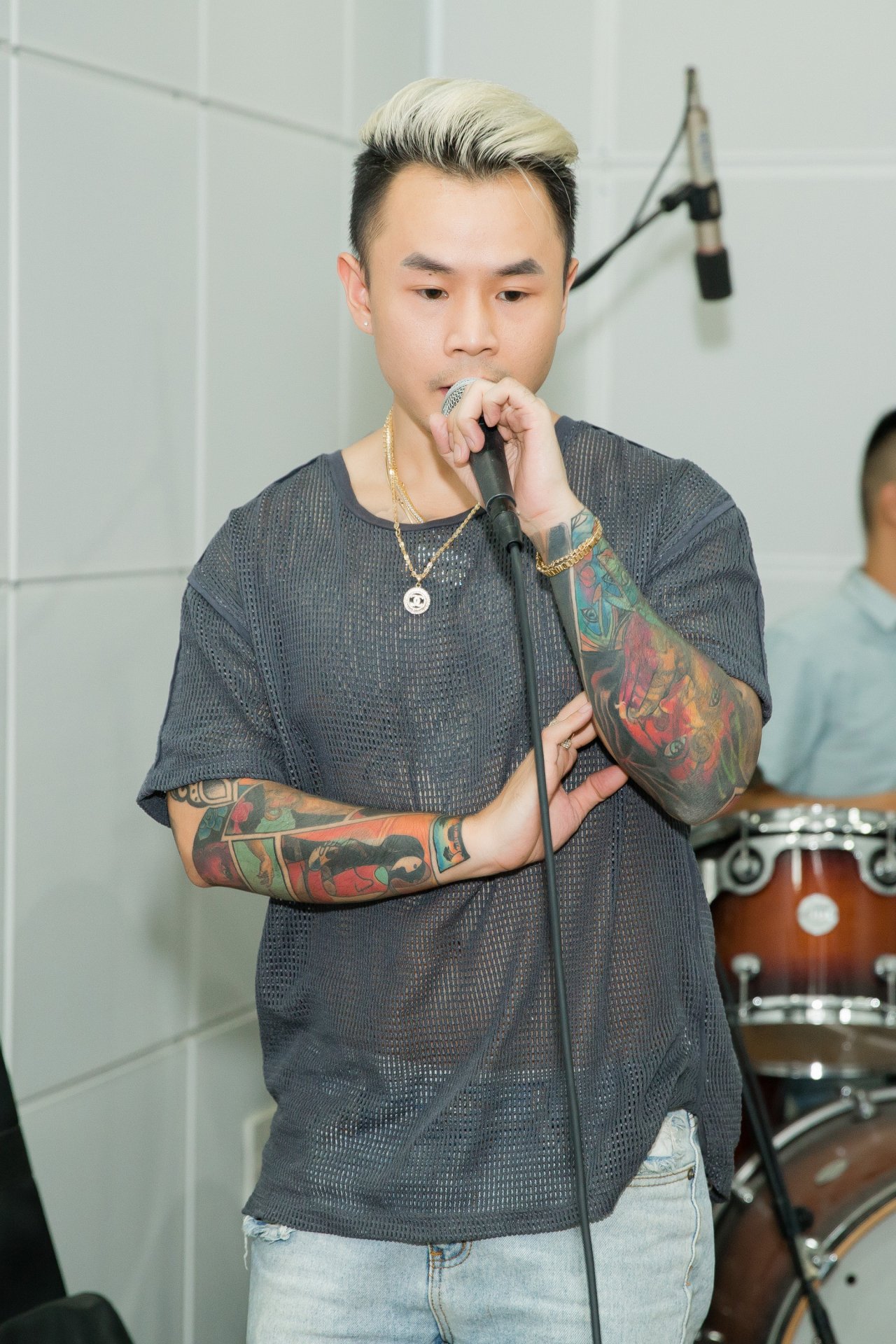 toc-tien-bat-tay-voi-rapper-binz-lam-moi-hit-catena-de-hoc-tro-chinh-chien-tai-chung-ket-giong-hat-viet-2018