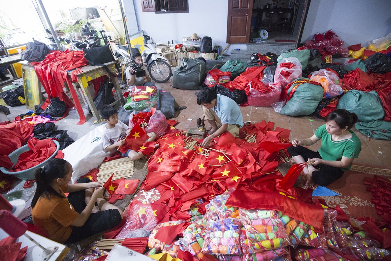 gia-dinh-5-the-he-giu-gin-truyen-thong-thieng-lieng-may-nhung-la-co-to-quoc