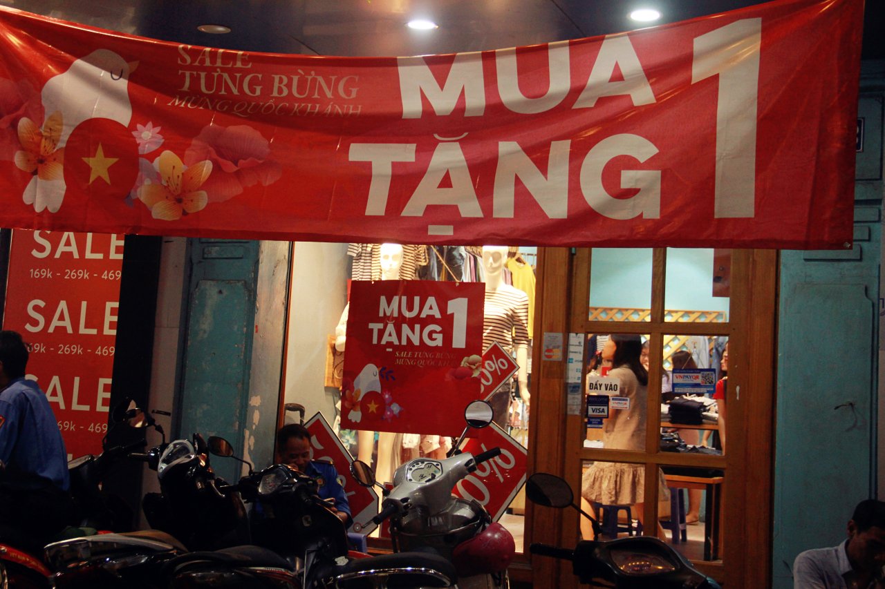 ha-noi-shop-thoi-trang-dua-nhau-giam-gia-lon-dip-29