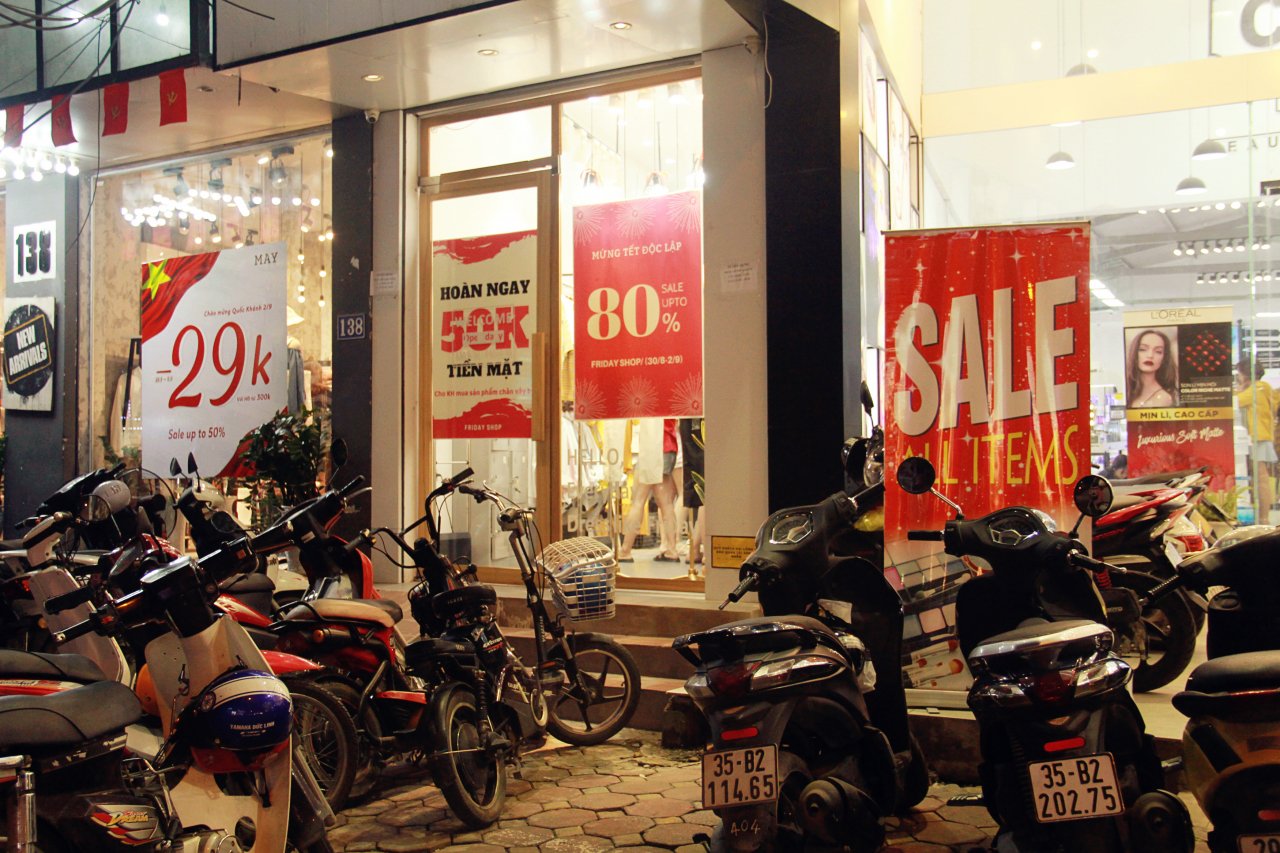 ha-noi-shop-thoi-trang-dua-nhau-giam-gia-lon-dip-29