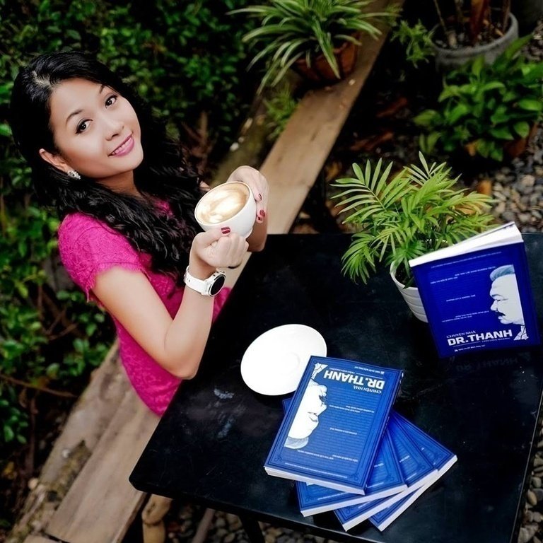 trao-hoc-bong-chuyen-nha-dr-thanh-cho-thu-khoa-dan-toc-muong-khong-co-tien-di-hoc