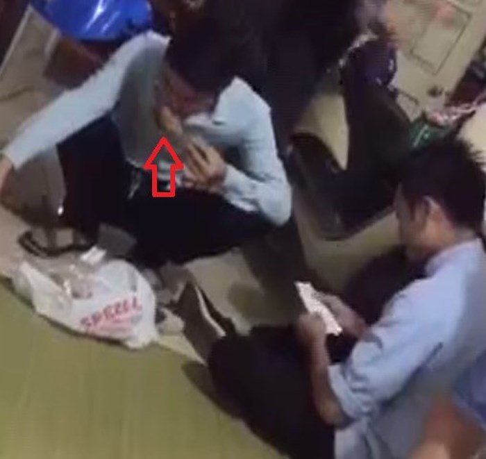 vu-bi-khach-to-mua-phai-dui-ga-thoi-dai-dien-lotte-mart-khang-dinh-khong-co-mui-la