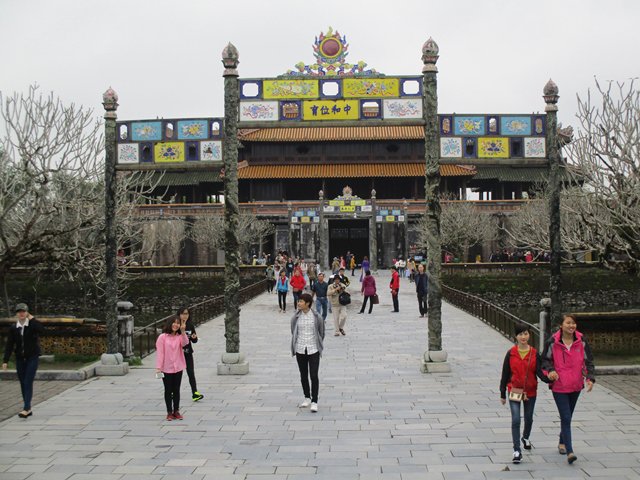 den-co-do-hue-ngay-29-nen-di-nhung-dau