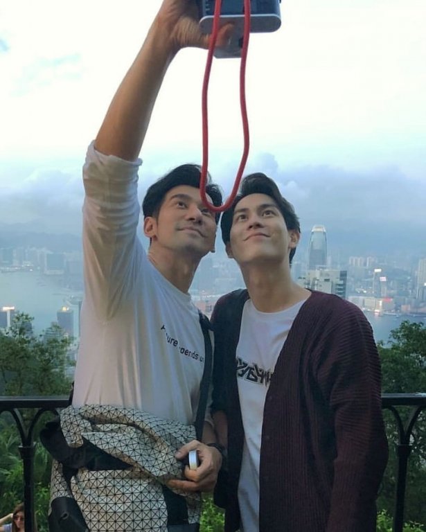 Cặp đôi “chăm chỉ” khoe ảnh đi du lịch cùng nhau trên Instagram