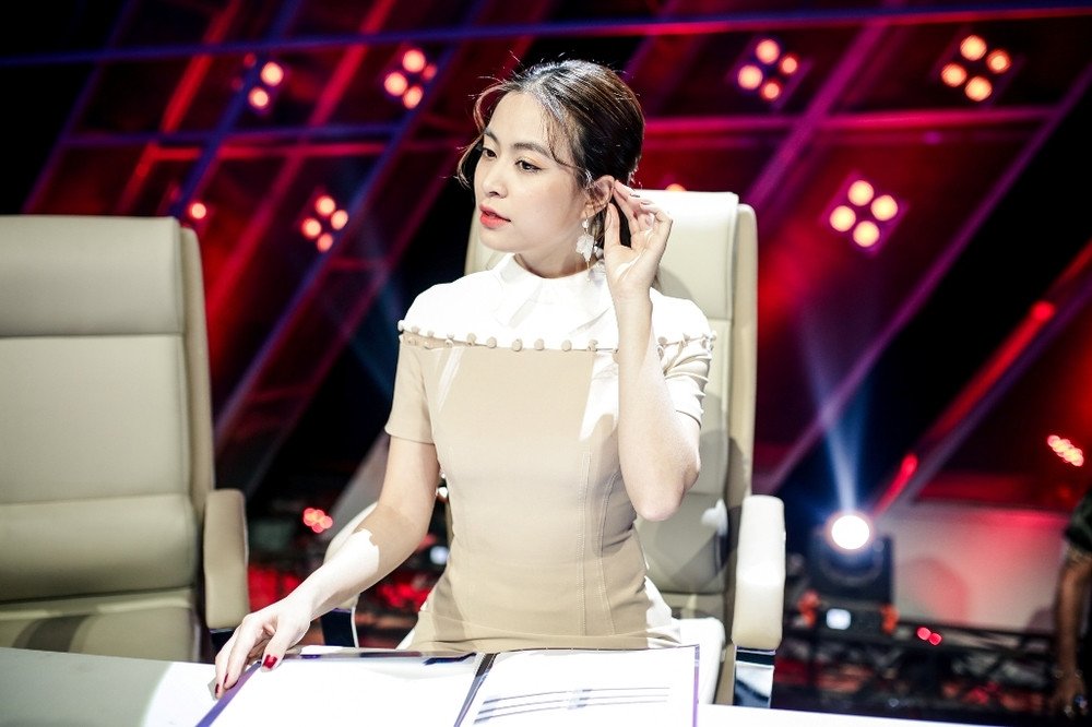 phong-cach-thoi-trang-cua-hoang-thuy-linh-tai-the-debut-sau-mot-loat-phat-ngon-gay-tranh-cai