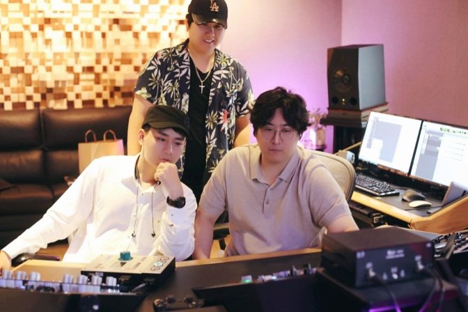 sau-son-tung-m-tp-chi-pu-cai-ten-nao-hua-hen-gay-sot-khi-hop-tac-voi-hit-maker-xu-han