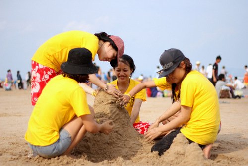 Biển Vũng Tàu đông nghịt người ngày 2/9, hàng chục trẻ em lạc cha mẹ