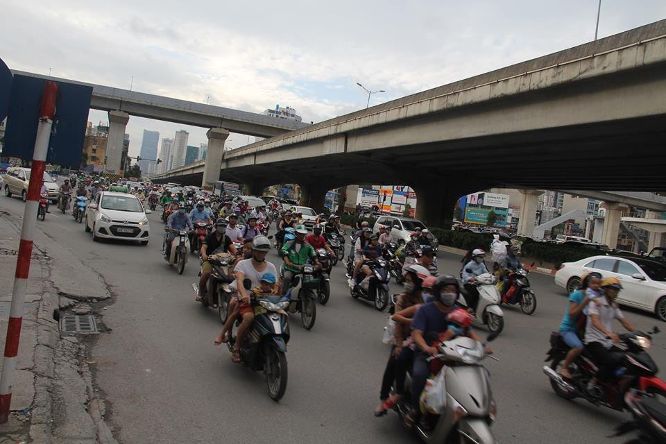 het-nghi-le-29-ben-xe-dong-nghet-giao-thong-ha-noi-cang-nhu-day-dan