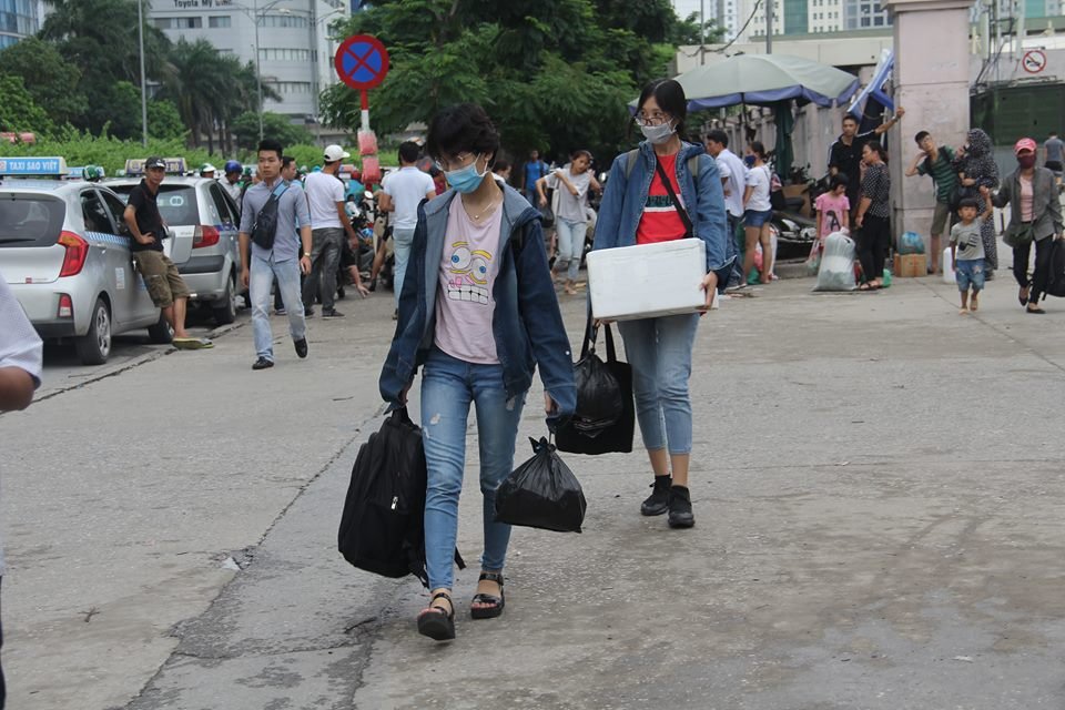 het-nghi-le-29-ben-xe-dong-nghet-giao-thong-ha-noi-cang-nhu-day-dan
