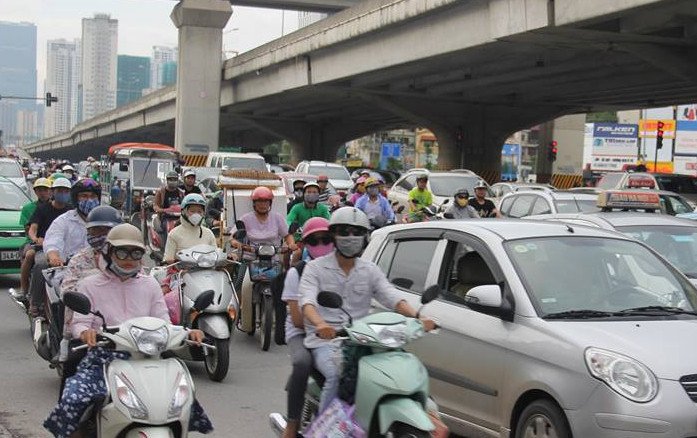 het-nghi-le-29-ben-xe-dong-nghet-giao-thong-ha-noi-cang-nhu-day-dan