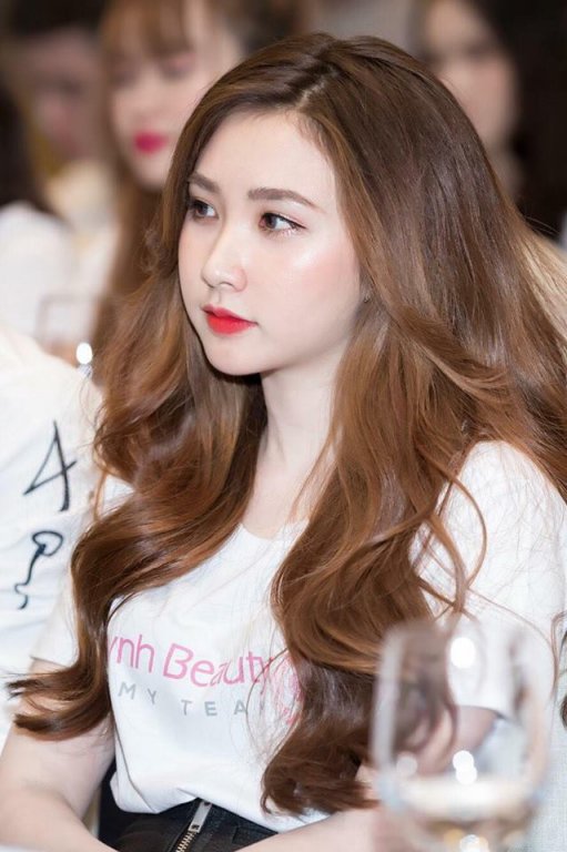khong-phai-bao-anh-hay-do-my-linh-lo-dien-co-nang-nong-bong-dang-la-nguoi-yeu-tin-don-cua-thu-mon-bui-tien-dung
