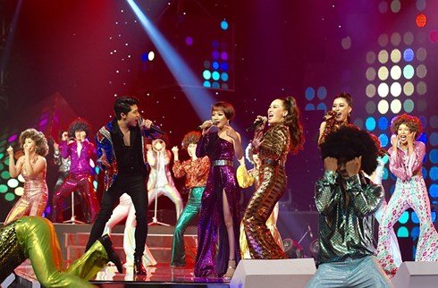 tiep-buoc-ali-hoang-duong-ngoc-anh-iris-tran-dang-quang-ngoi-vi-quan-quan-giong-hat-viet-2018