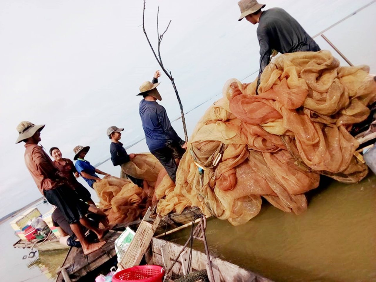 lay-lat-giua-long-ho-thuy-dien-tri-an