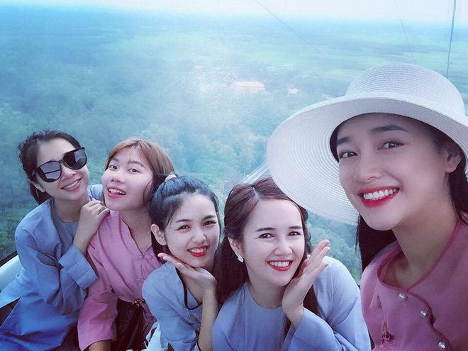 sau-le-dinh-hon-nha-phuong-di-chua-cung-gia-dinh-ma-khong-co-truong-giang