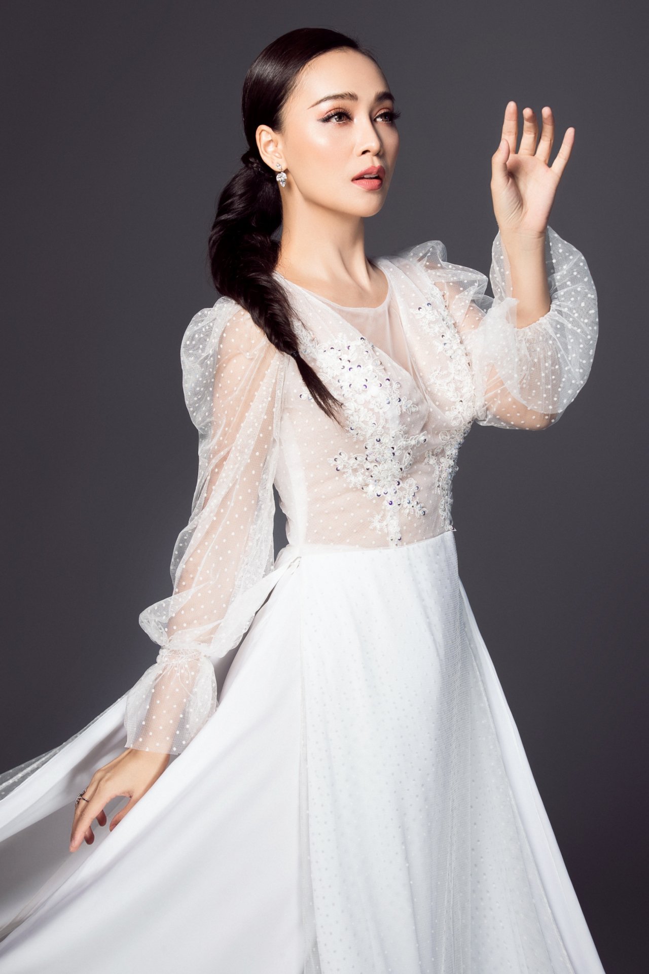 tran-my-ngoc-suy-sup-vi-thu-nac-danh-to-mua-giai-bi-gai-bay-suyt-bi-danh-khi-dang-thi-duyen-dang-bolero