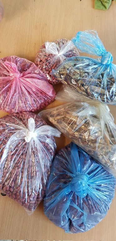 Rớt nước mắt với bát mì tôm ăn vội của giáo viên miền núi sau lễ khai giảng