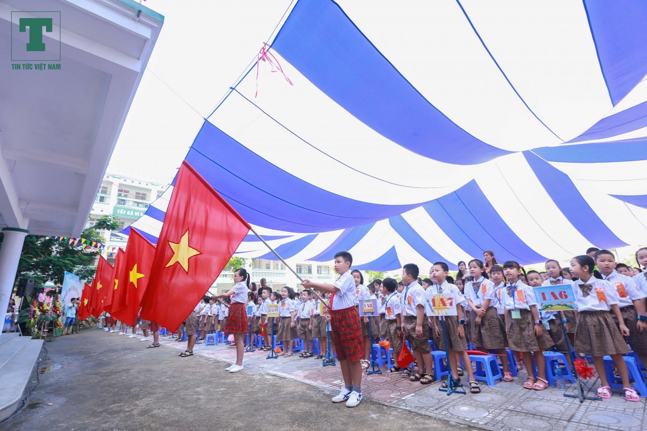 canh-dong-duc-trong-ngay-khai-giang-o-truong-tieu-hoc-nhieu-hoc-sinh-lop-1-nhat-ha-noi