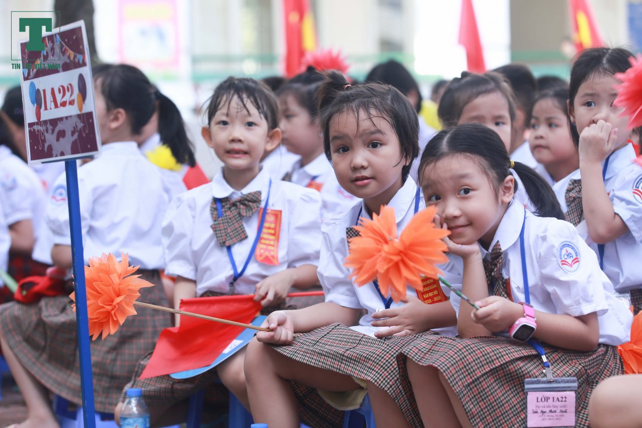 canh-dong-duc-trong-ngay-khai-giang-o-truong-tieu-hoc-nhieu-hoc-sinh-lop-1-nhat-ha-noi