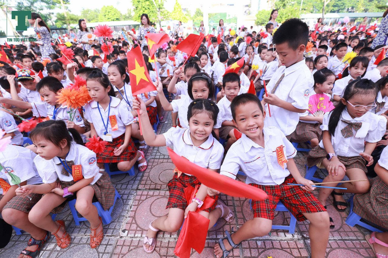 canh-dong-duc-trong-ngay-khai-giang-o-truong-tieu-hoc-nhieu-hoc-sinh-lop-1-nhat-ha-noi