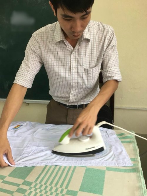 hai-phong-thay-giao-la-ao-cho-hoc-sinh-di-hoc