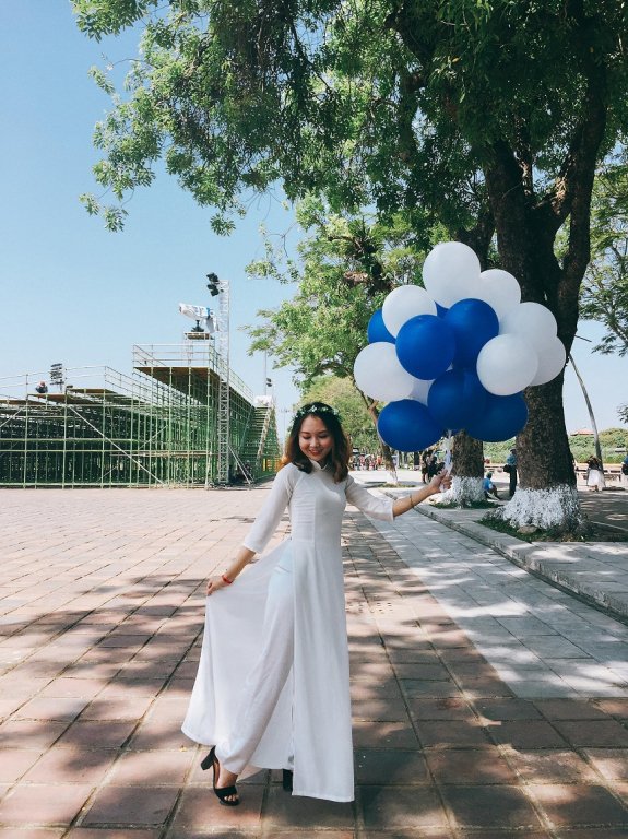 hue-van-dong-nu-sinh-va-giao-vien-mang-ao-dai