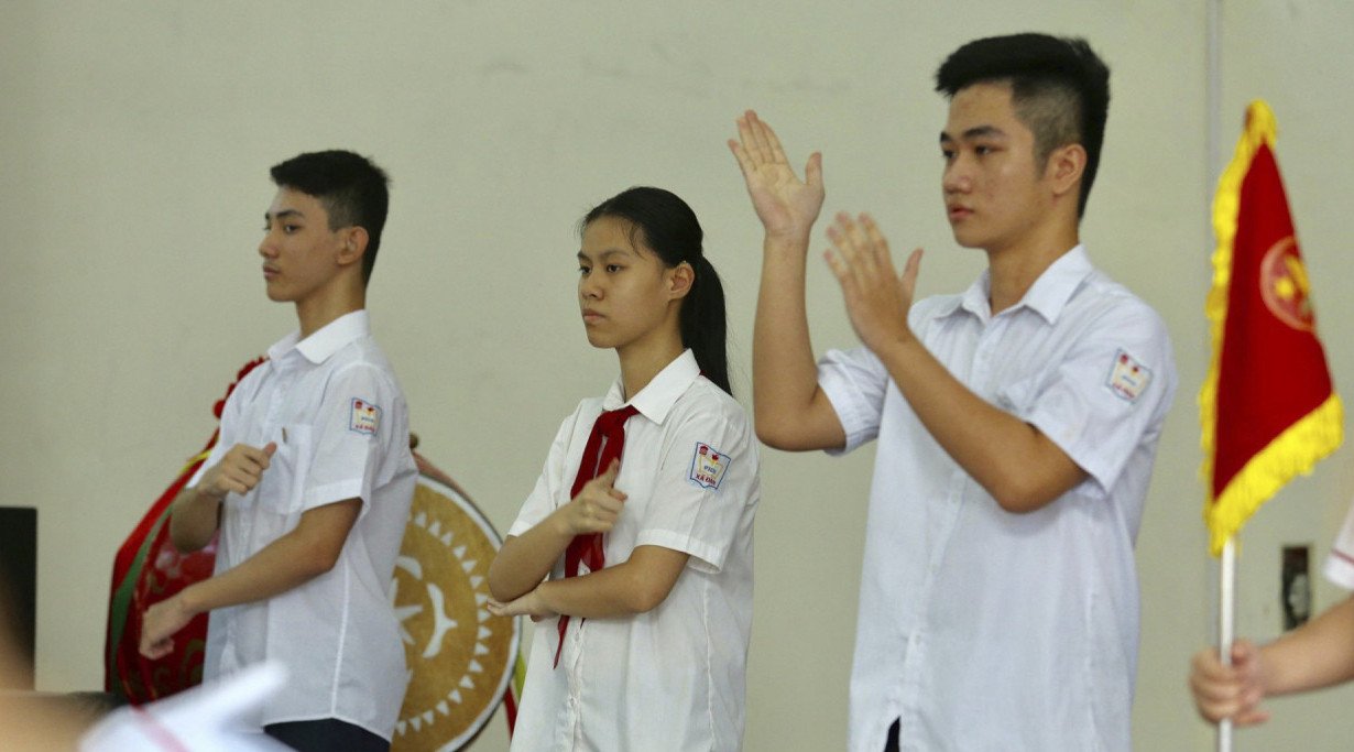  Đội nghi thức hát Quốc ca bằng ngôn ngữ ký hiệu 