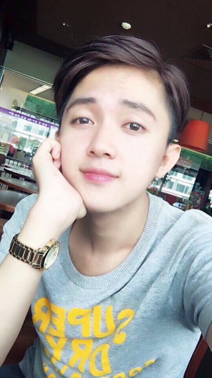 Cô gái chuyển giới xinh đẹp từng bị ba ruột đánh chảy máu để 