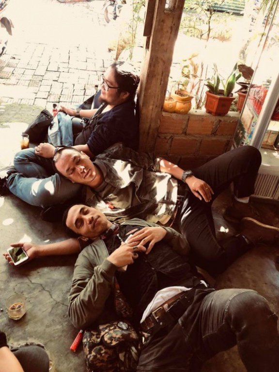 pham-anh-khoa-va-ba-xa-cung-di-tu-thien-sau-scandal-ga-tinh-pham-lich