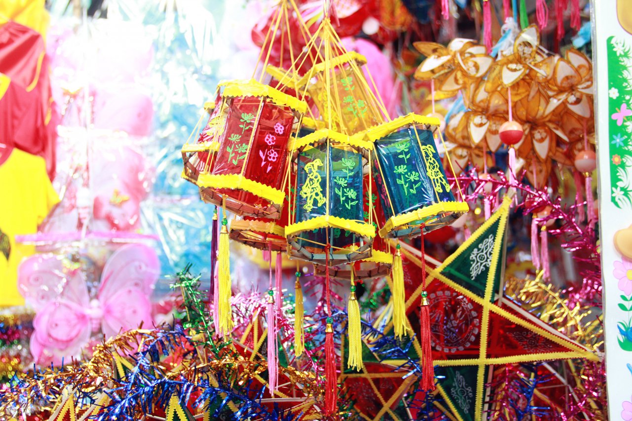 den-trung-thu-truyen-thong-hut-khach
