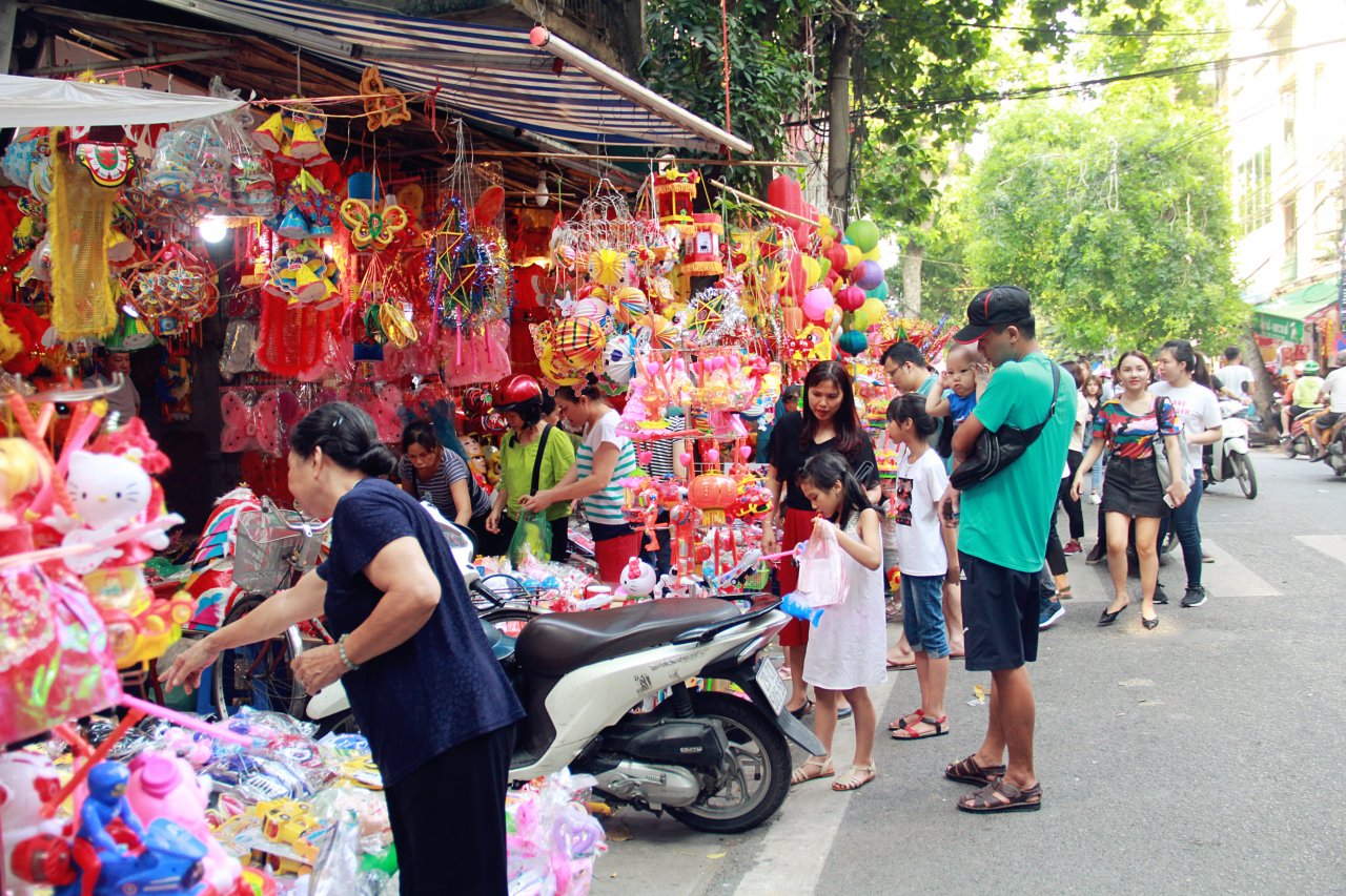 den-trung-thu-truyen-thong-hut-khach