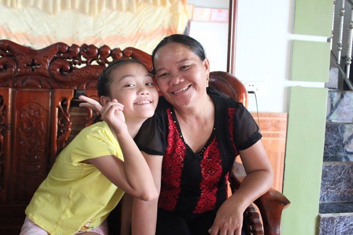 dieu-it-biet-ve-co-be-xu-nghe-hat-tieng-anh-khien-6-hlv-the-voice-kids-tan-chay