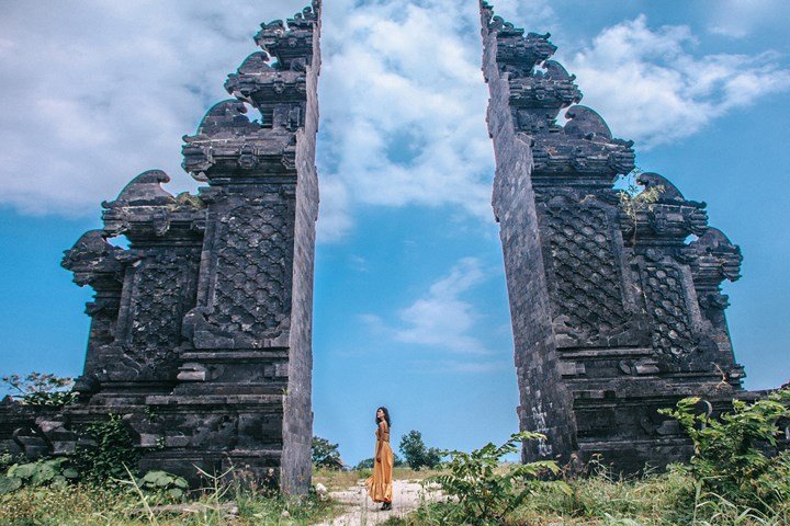 Siêu mẫu Trang Lạ gợi cảm cùng chồng đại gia khám phá thiên đường Bali