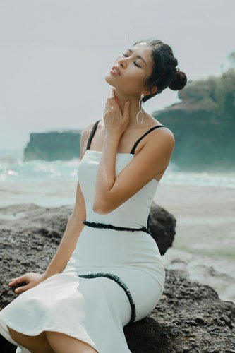 Siêu mẫu Trang Lạ gợi cảm cùng chồng đại gia khám phá thiên đường Bali