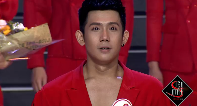 that-nhu-dua-huong-giang-dai-thang-voi-ca-top-6-sieu-mau-viet-nam-ky-duyen-trang-tay-toan-tap-khien-fans-soc-nang